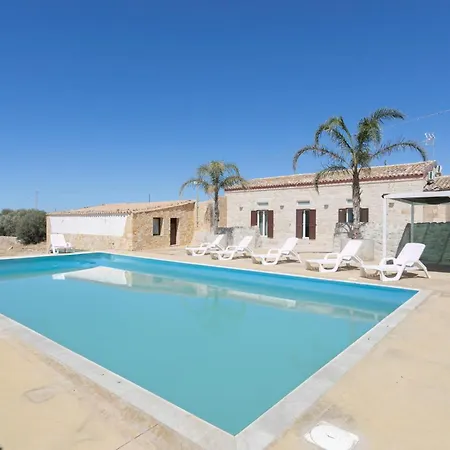 6 Bedroom In *
