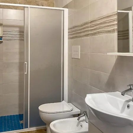 6 Bedroom In